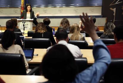 Periodistas, durante una rueda de prensa en el Congreso.