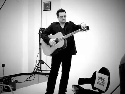 Bono y Bill Clinton celebran diez años de ayuda