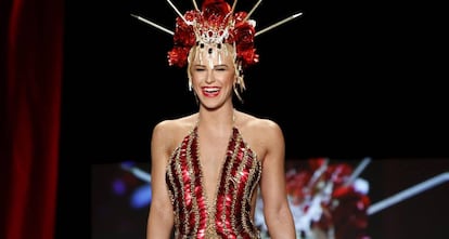 La modelo Gigi Gorgeous en un desfile del pasado febrero.