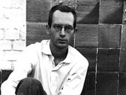 El poeta y pintor Pedro Casariego Córdoba (1955-1993).