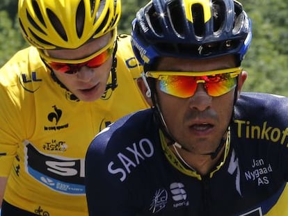 Alberto Contador rueda delante de Chris Froome en la novena etapa del Tour.