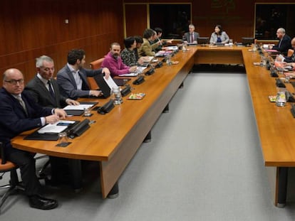 Una de las reuniones de la Ponencia de Autogobierno antes de que comenzaran a trabajar los expertos. 