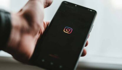 Logo Instagram en un móvil