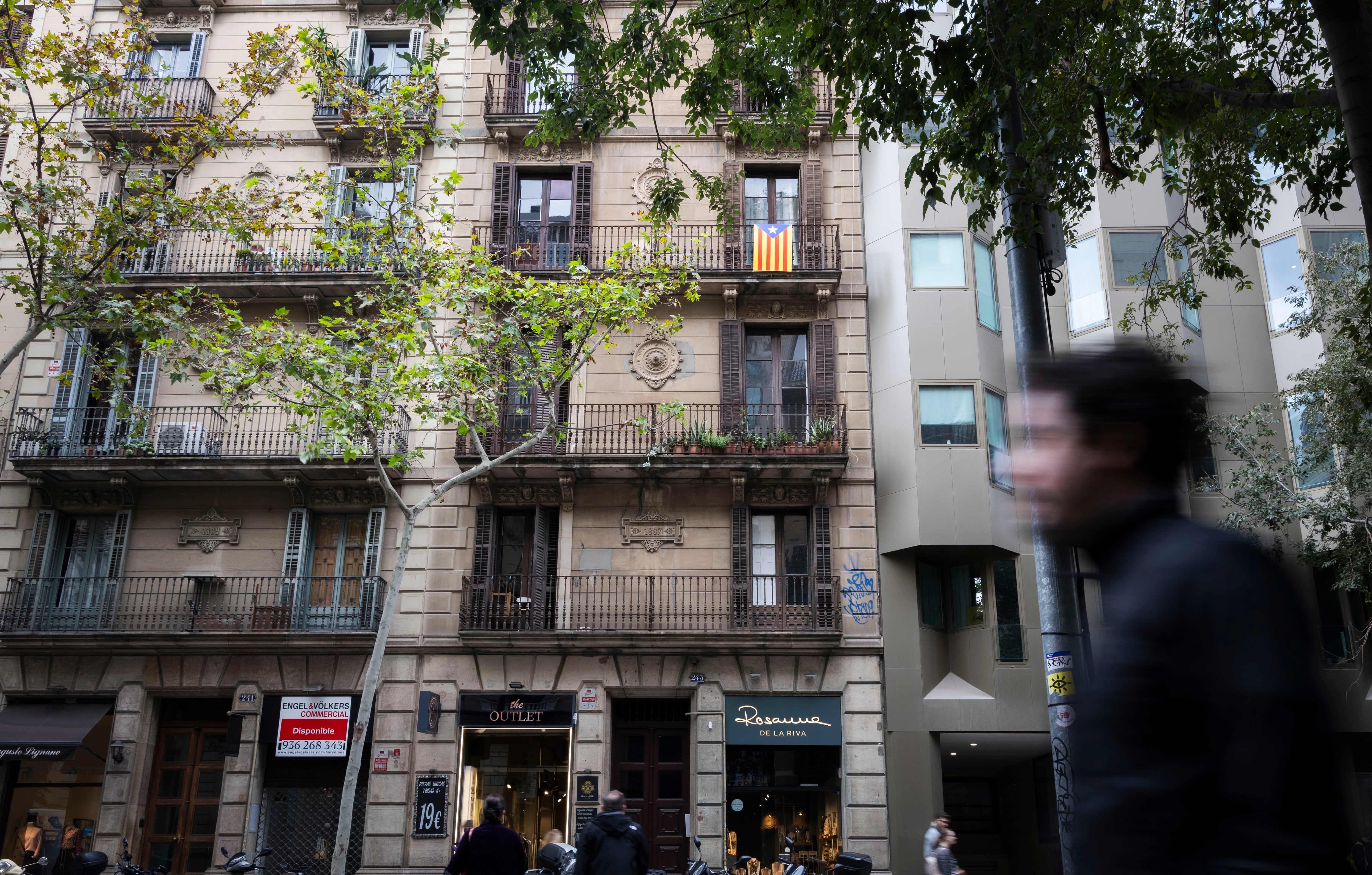 Así se vacía de vecinos un barrio de Barcelona