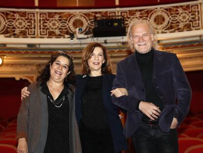 Helena Pimenta, Amaya de Miguel y Lluís Homar, este miércoles en el Teatro de la Comedia de Madrid.