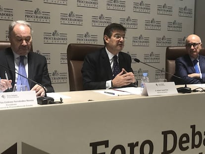 Juan Carlos Est&eacute;vez, Rafael Catal&aacute; y Josep Dur&aacute;n i Lleida en el Foro Debate Procuradores.