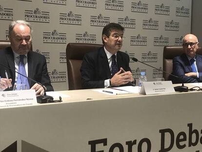 Juan Carlos Estévez, Rafael Catalá y Josep Durán i Lleida en el Foro Debate Procuradores.