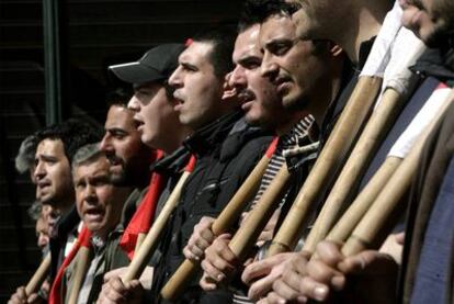 Una de las manifestaciones que recorrió las calles de Atenas (Grecia) el jueves durante la huelga general.