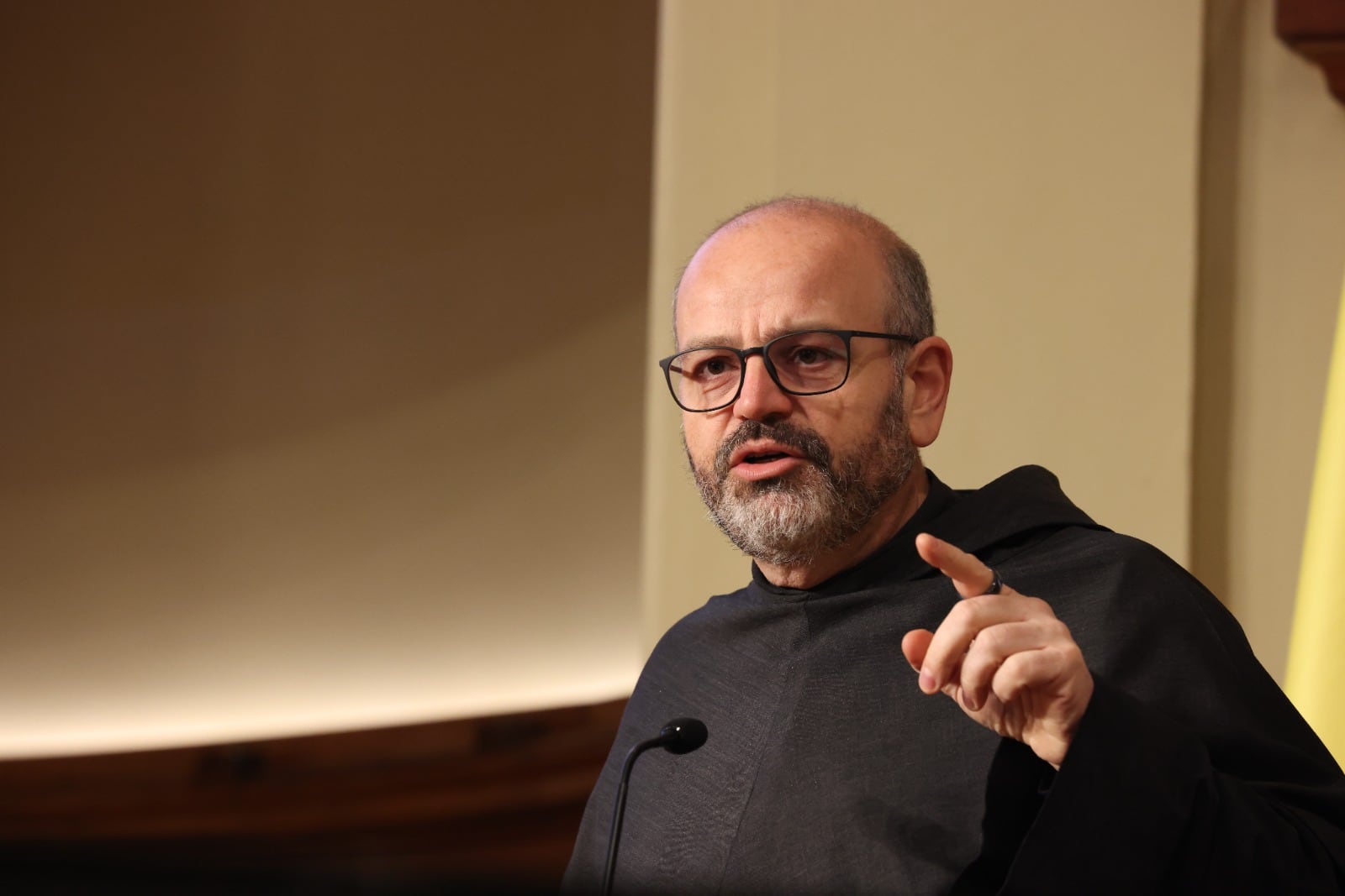 “La máquina nunca es tuya”: el asesor de IA del Vaticano que critica a Peter Thiel visita Chile