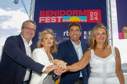 Desde la izquierda, el alcalde de Benidorm, Toni Pérez, la presidenta interina de RTVE, Elena Sánchez Caballero, el presidente de la Generalitat Valenciana, Carlos Mazón, y la consellera de turismo, Nuria Montes, durante la presentación de la tercera edición del Benidorm Fest este miércoles en la ciudad alicantina.