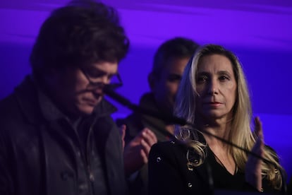Javier Milei junto a su hermana y candidata por las provincia de Buenos Aires, Karina Milei, tras conocerse su derrota el 7 de septiembre.