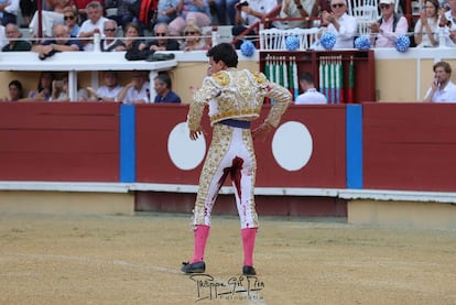 Juan de Castilla, instantes después de la grave cogida que sufrió en Bayona.