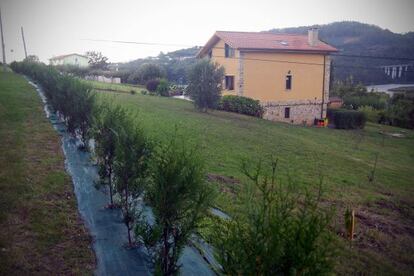 La casa ilegal en Pontedeume que ha provocado la inhabilitación de los exconcejales.