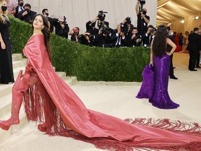 Rosalía en la MET Gala vestida de Rick Owens.