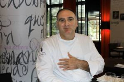 Fotografía de archivo tomada en Miami (EEUU), el 30/11/2012, del cocinero español José Andrés, quien en una entrevista con Efe ha opinado que aunque España es el epicentro de "la gran creatividad culinaria", no se refleja en la exportación de sus productos ni se corresponde con el número de restaurantes en el extranjero. EFE/Archivo