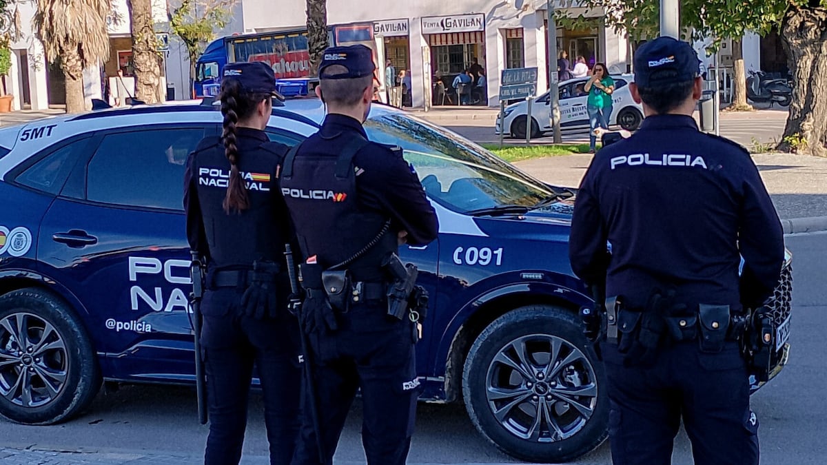 A PP councilor and two local police officers from Santa Susanna and a ‘mosso’ arrested in a plot to regularize foreigners