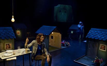 Escenografía de 'Imatges gelades' de Alícia Gorina, en la sala pequeña del Teatro Lliure, en Barcelona.
