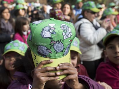 Posar-se la gorra pel càncer infantil