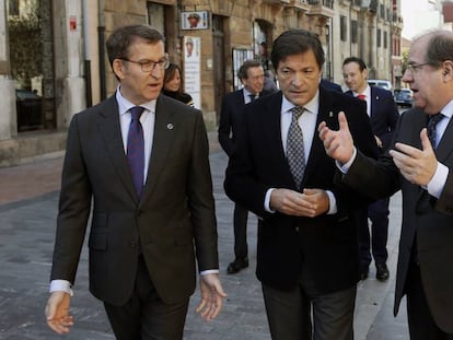 El presidente del Principado de Asturias, con los presidentes de la Xunta de Galicia y de la Junta de Castilla y Le&oacute;n.