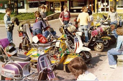 Los chicos de Wigan (Greater Manchester) en 1974. Imagen perteneciente al libro ‘The Bag I’m in: Underground Music and Fashion in Britain 1960-1990’ (Cicada Books), de Sam Knee.