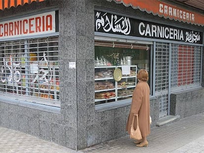 Fachada de la carnicería de Irún que regentaban Waki y Kassem.