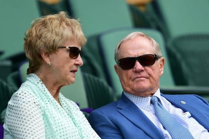 Jack Nicklaus y su esposa Barbara presenciaron el partido que enfrentó a  Serena Williams con Anastasia Pavlyuchenkova.