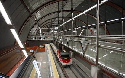 nterior de la estación de Cercanías de Sol.