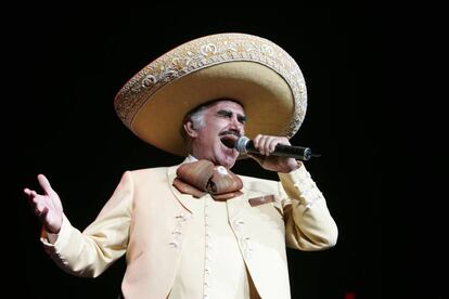 Vicente Fernández, durante una actuación en el Rose Garden de Portland (Estados Unidos), en 2007.