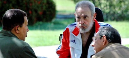 File photo of former Cuban President Fidel Castro listening during a meeting with his brother Cuban President Raul Castro and Venezuela&#039;s President Hugo Chavez in Havana