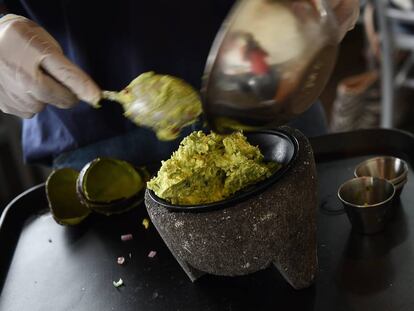 Preparaci&oacute;n de un plato de guacamole