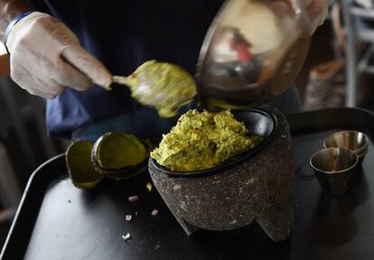 Preparaci&oacute;n de un plato de guacamole