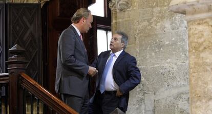 El presidente de la Generalitat, Alberto Fabra, y el presidente de la Diputaci&oacute;n de Valencia, Alfonso Rus, en el Palau de la Generalitat. 