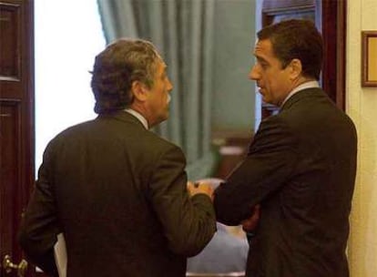 Los portavoces en el Congreso del PSOE, Diego López Garrido (izquierda), y del PP, Eduardo Zaplana.