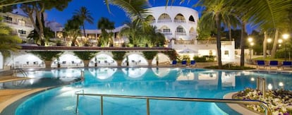 Piscina del hotel Luabay Galatzó, en Peguera, Mallorca ( Baleares)