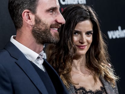 Dani Rovira  y Clara Lago en la gala de Save The Children de 2019.