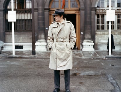 Alain Delon, un maestro de la gabardina.