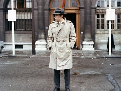 Alain Delon, un maestro de la gabardina.