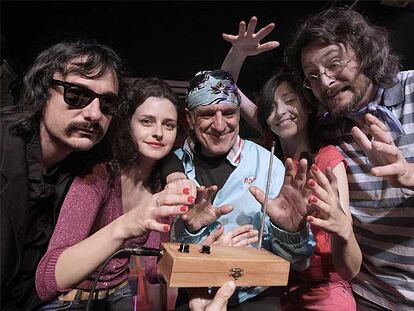 De izquierda a derecha, Carlos Ann, Mariona Aupi, Jango Edwards, Peinga Rayo y Pol Borràs.