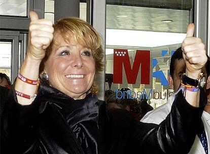 Esperanza Aguirre, durante la visita que han realizado hoy al Hospital del Tajo.