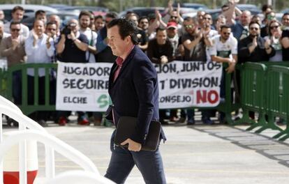 Juan Anguix, presidente del Elche, en una reunión del patronato de la Fundación del club