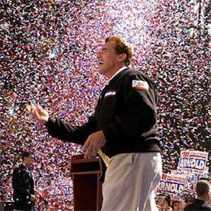 Arnold Schwarzenegger, el domingo, durante su mitin fin de campaña en Sacramento.