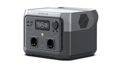 Baterías solares portátiles sobre fondo blanco.