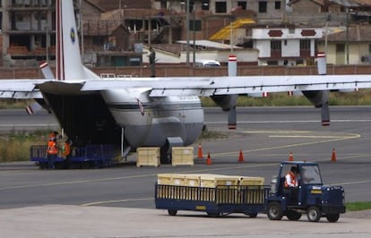 El avi&oacute;n con el &uacute;ltimo lote de piezas arqueol&oacute;gicas de Machu Picchu procedentes de la Universidad de Yale.