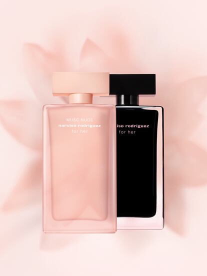 La perfumista Sonia Constant ha envuelto el icónico corazón de almizcle de for her Musc Nude en un delicado bouquet de pétalos de flores y facetas cálidas que envuelven y realzan la piel. 