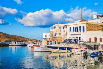 Barcos anclados en el puerto de Katapola, en la isla griega de Amorgos.