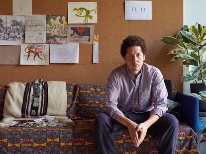 El artista keniano Michael Armitage, en su estudio de Londres.