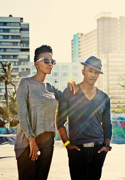 El dúo Mafikizolo, ganador del MTV African Award a mejor grupo del año. Su carrera se remonta a 1997 y hoy son superestrellas  en Sudáfrica. Mezclan afrobeat con kwaito, una variante local del house.