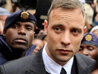 Oscar Pistorius, a la salida de la Corte de Pretoria, en junio pasado.