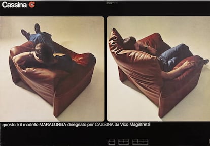 Imagen publicitaria del sillón Maralunga (1973) de Vico Magistretti para Cassina. Los brazos y el respaldo se doblan hacia dentro gracias a un mecanismo sencillo.