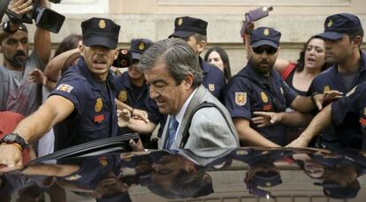 Francisco Álvarez Cascos outside the High Court in August last year.